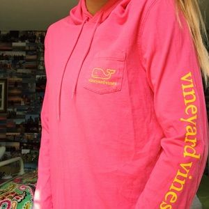 Thin vineyard vines hoodie!!